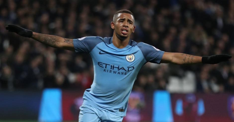El jugador del Manchester City sufri&oacute; un pisot&oacute;n que lo alejar&aacute; de las canchas por al menos cuatro semanas. (Foto: Mirror)