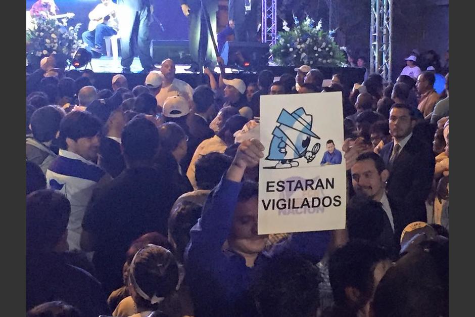 William González llegó a celebrar el triunfo de Jimmy Morales a la sede del partido ubicada en la zona 1. (Foto: Evelyn de León/Soy502)