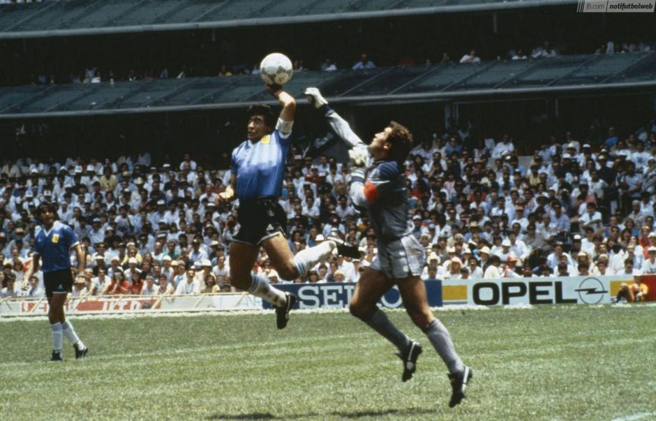 Este polémico gol con la mano ha marcado la vida de Diego Armando Maradona. Nuevamente, sus manos vuelven a ser protagonistas de la discusión.