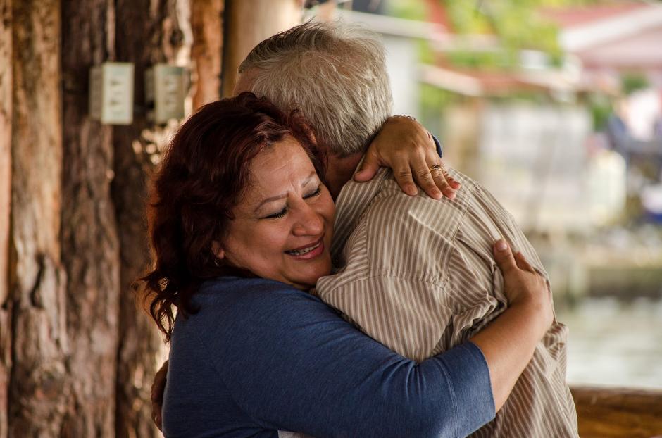 Liliane Sánchez y su papá, Felipe, a quien no veía desde hace 15 años. (Foto: Soy502)