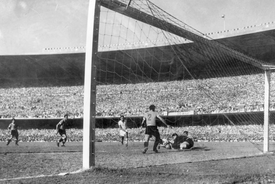 El estadio Maracan&aacute; se convirti&oacute; en tumba de ilusiones en el Mundial de 1950, cuando la selecci&oacute;n de Uruguay derrot&oacute; a la canari&ntilde;a por 2-1.&nbsp;