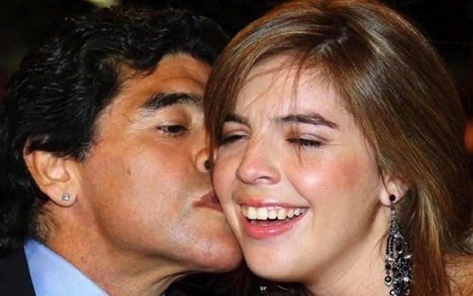 Diego Armando Maradona opina que su hija "canta incre&iacute;ble". (Foto: mdzol)&nbsp;