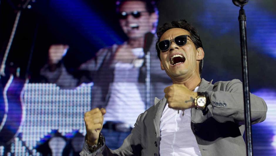 Marc Anthony alz&oacute; su voz contra Donald Trump, durante el concierto que ofreci&oacute; el s&aacute;bado 6 de febrero en el Madison Square Garden de Nueva York. (Foto: Telemundo)