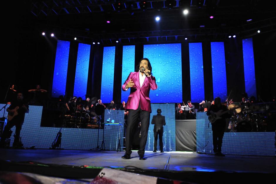 Marco Antonio Solís hizo estallar el estadio del Ejército entre gritos y aplausos. (Foto: Abel Lima/Nuestro Diario)