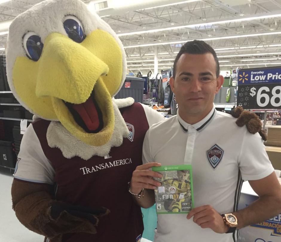 Pappa recibi&oacute; tambi&eacute;n copia certificada del videojuego. (Foto: Colorado Rapids) 