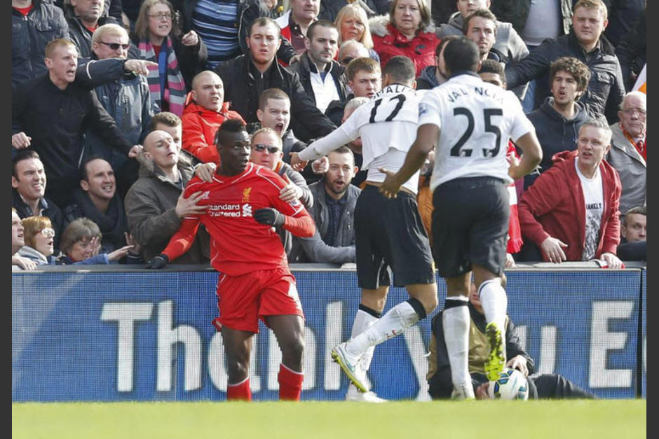 El delantero italiano pas&oacute; un mal momento en el partido de esta fin de semana. (Foto: Internet)&nbsp;