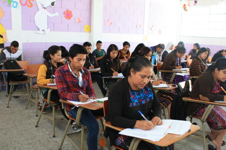 Mario C&uacute;mez durante la jornada de estudio, en la Universidad Panamericana de Solol&aacute;. (Foto: Alfonso Gu&aacute;rquez/Nuestro Diario)