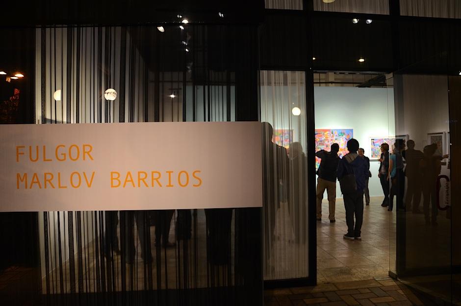 El artista visual Marlov Barrios, presenta su exposici&oacute;n "Fulgor" en la galer&iacute;a "El T&uacute;nel". (Foto: Selene Mej&iacute;a/Soy502)&nbsp;