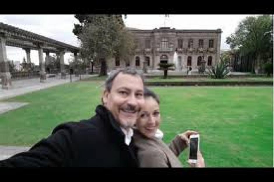 Con su esposa Allan Marroqu&iacute;n disfrutan de su tiempo en varios lugares. (Foto: Facebook/Allan Marroqu&iacute;n)