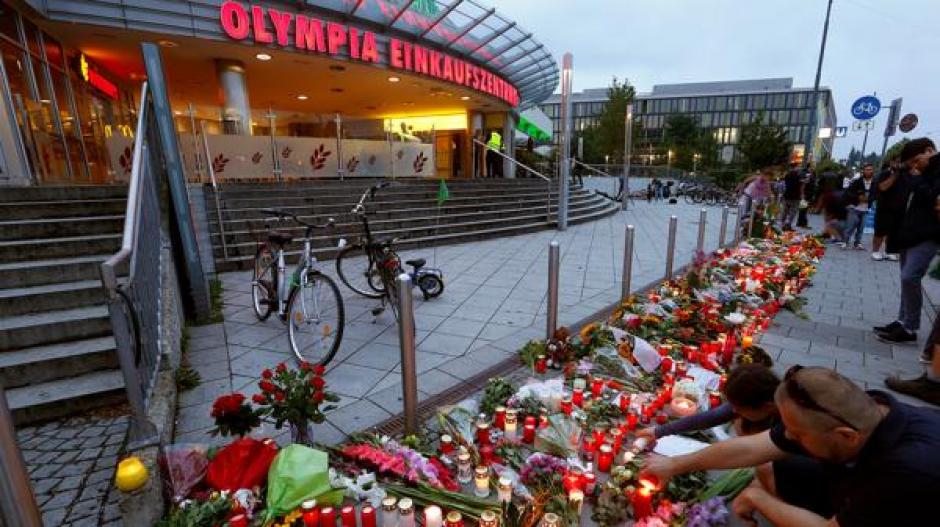 As&iacute; se encuentran las afueras del centro comercial Olympia en M&uacute;nich. (Foto: Reuters)