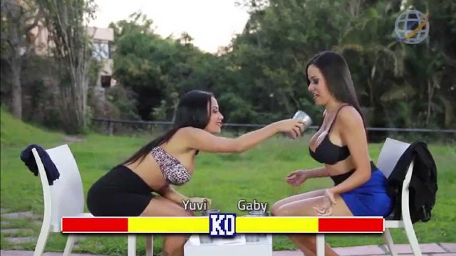 Yuvi Pallares (I), durante una entrevista.