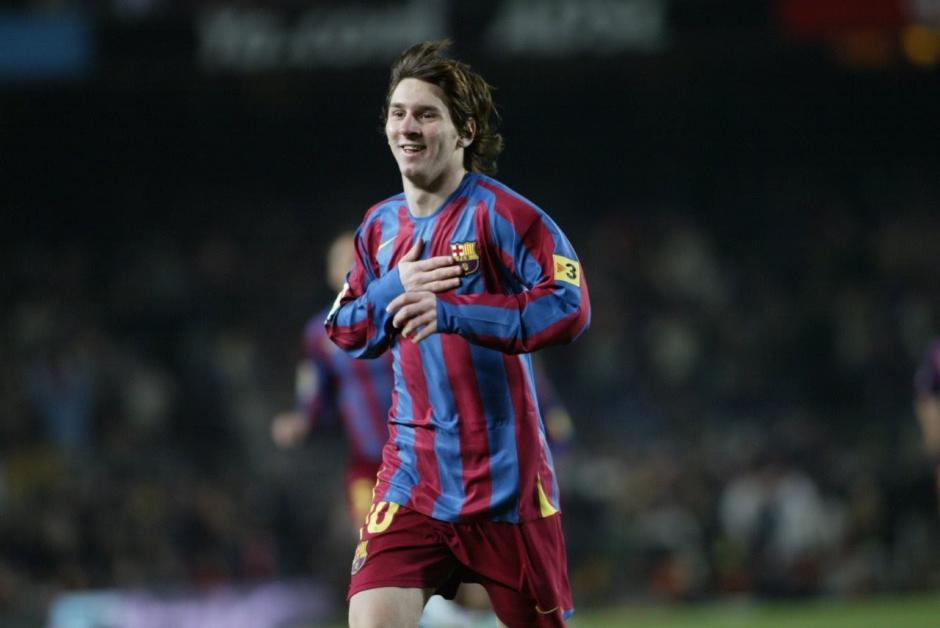 Lionel Messi anot&oacute; su primer gol con el Barcelona el 1 de mayo de 2005 tras un pase de Ronaldinho. (Foto: YouTube)