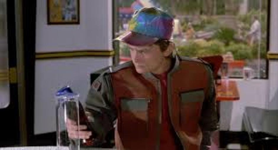 La Pepsi Perfect que Marty McFly pide en la cafetería en la cinta Volver al Futuro II, estará disponible en una edición limitada a 6 mil 500 unidades. (Foto: Internet)