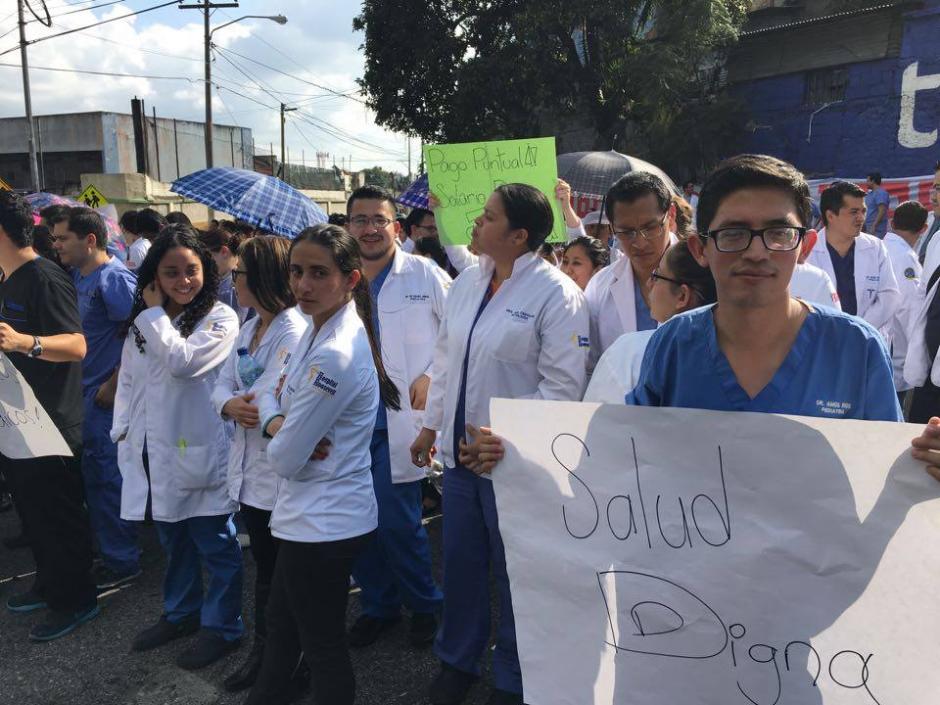 Los m&eacute;dicos residentes piden pagos puntuales a las nuevas autoridades. &nbsp;(Foto: &nbsp;Luis Barrios/Soy502)&nbsp;