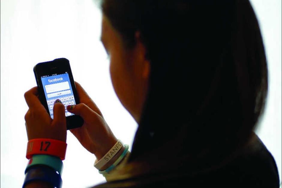 La madre empez&oacute; a ver una interacci&oacute;n extra&ntilde;a en la cuenta de Facebook de su hija. (Foto: Mercantil)