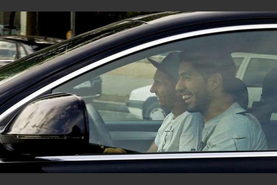 Sonriente se le vio a Lio Messi empezar con su recuperaci&oacute;n, tras haberse roto el ligamento colateral interno. (Foto: Twitter)