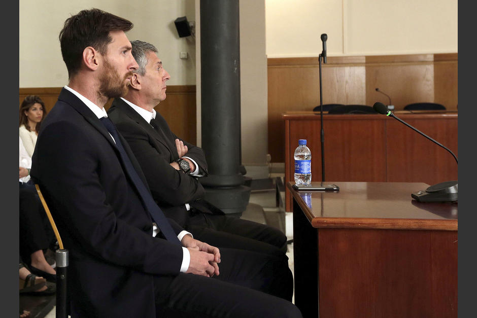 Lionel Messi y su padre fueron condenados a 21 meses de prisi&oacute;n por defraudaci&oacute;n. (Foto: EFE)