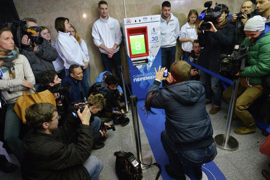 Treinta sentadillas por un boleto es una buena opci&oacute;n para ahorrar dinero, transportarse y bajar de peso.