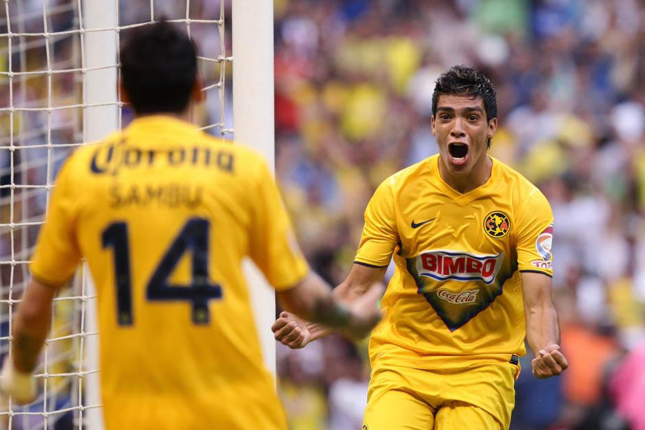 Ra&uacute;l Jim&eacute;nez celebra su anotaci&oacute;n ante las Chivas de Guadalajara.