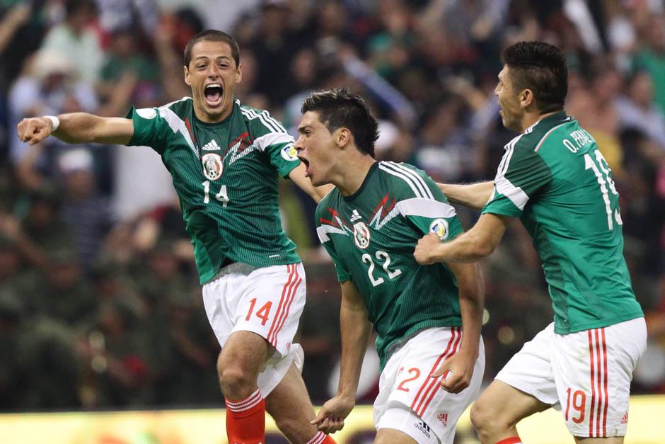 Ra&uacute;l Jim&eacute;nez celebra la anotaci&oacute;n que signific&oacute; el definitivo 2-1 de M&eacute;xico sobre Panam&aacute;, que lo mantiene con vida.