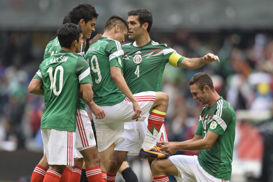 Los mexicanos derrotaron a Nueva Zelanda sin despeinarse y ahora deber&aacute;n jugar el encuentro de vuelta el jueves a la una de la madrugada. (Omar Torres/AFP)