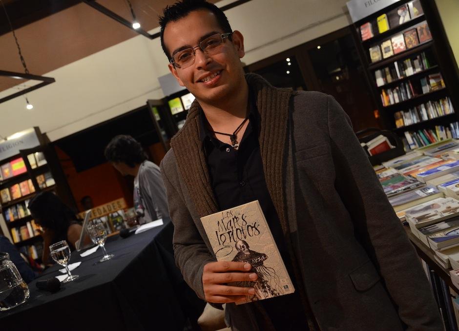 El escritor y m&uacute;sico guatemalteco Carlos Meza presnet&oacute; "Los Mares Ignotos". (Foto: Selene Mej&iacute;a/Soy502)&nbsp;