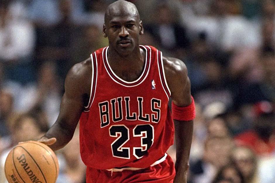 Michael Jordan entr&oacute; por primera vez en la lista de millonarios de la revista Forbes. (Foto: communitytable.com)