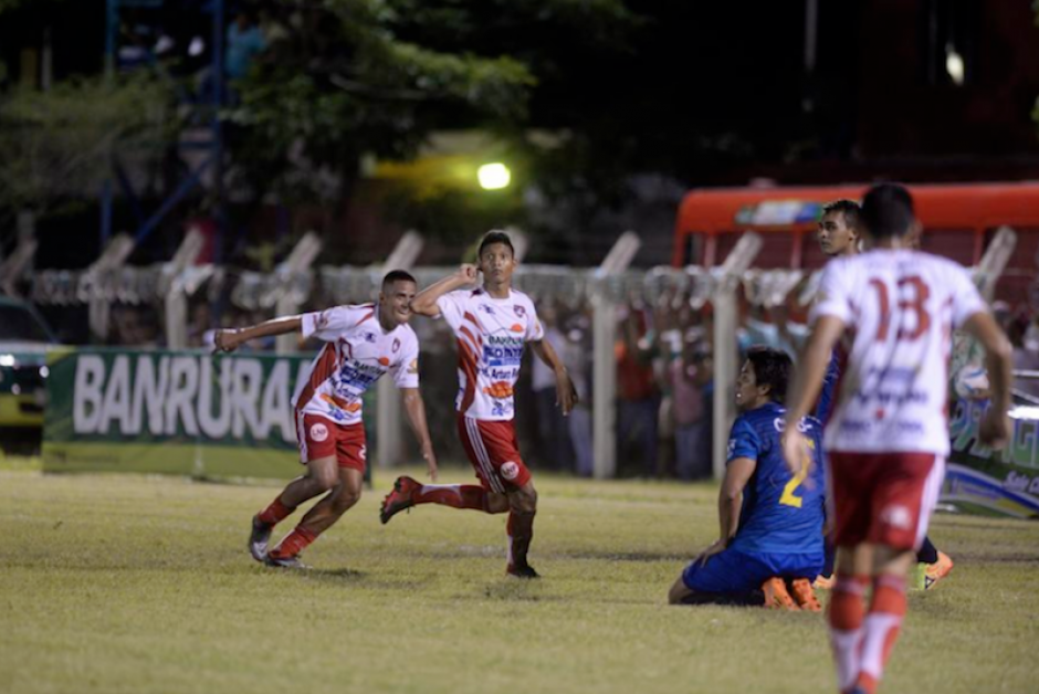 Mictl&aacute;n le apuesta a Carlos Ruiz con el fin de evitar el descenso. (Foto: Soy502)