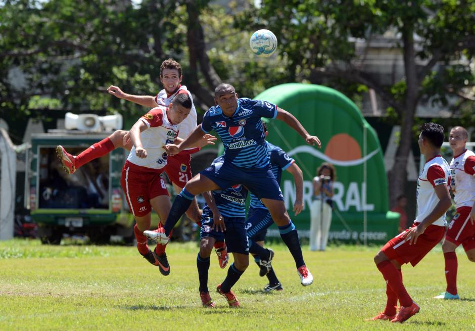 Xelaj&uacute; cay&oacute; por cuarta vez en el torneo, a&uacute;n as&iacute; mantiene el liderato. Mientras tanto, Mictl&aacute;n gan&oacute; por quinta vez en su estadio y pelea por meterse a zona de clasificaci&oacute;n. (Foto: Diego Galiano/Nuestro Diario)