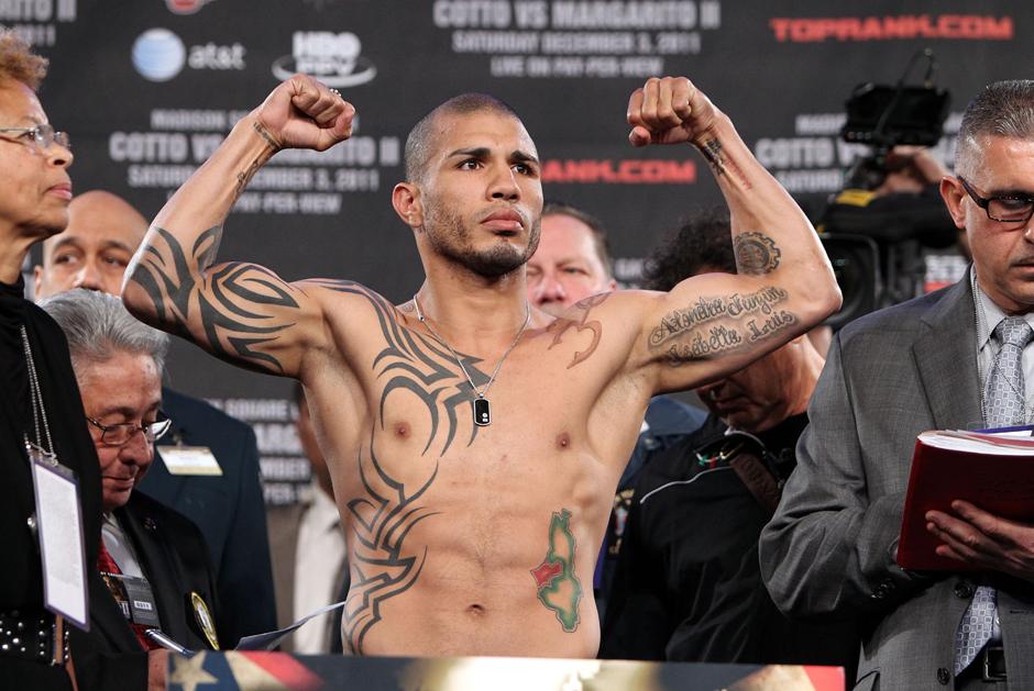 El boxeador puertorrique&ntilde;o Miguel Cotto tendr&aacute; que definir si pelea contra Sergio Maravilla Mart&iacute;nez o acepta la oferta millonaria, para medirse al Canelo &Aacute;lvarez. (AFP)