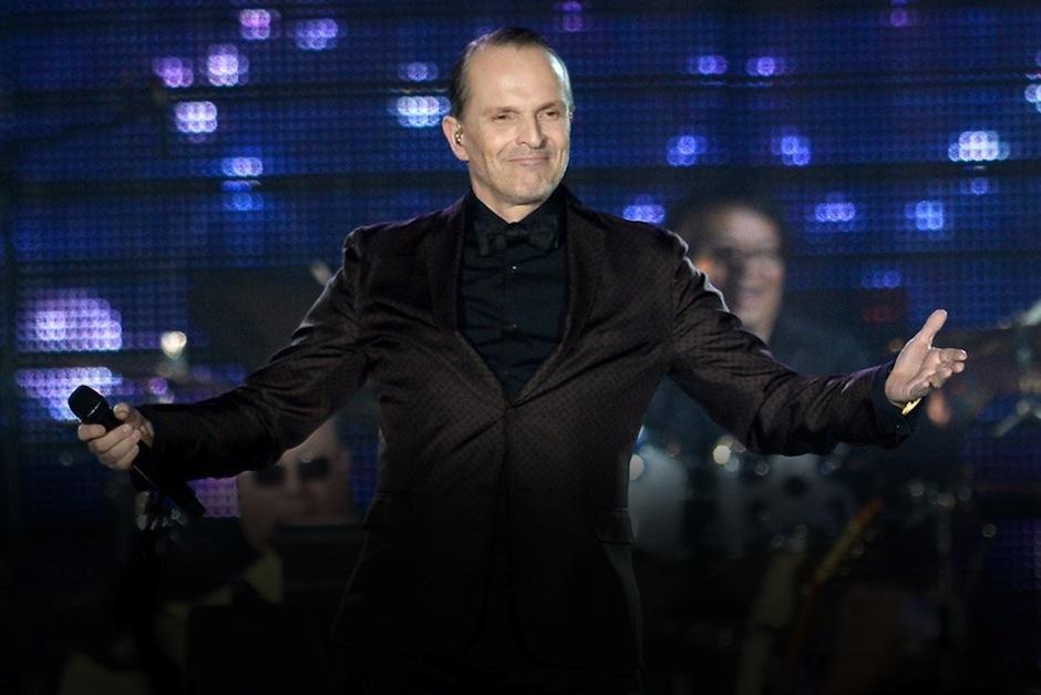 Miguel Bos&eacute; recibi&oacute; el galard&oacute;n "Persona del A&ntilde;o 2013. (Foto: Latin Grammy)&nbsp;