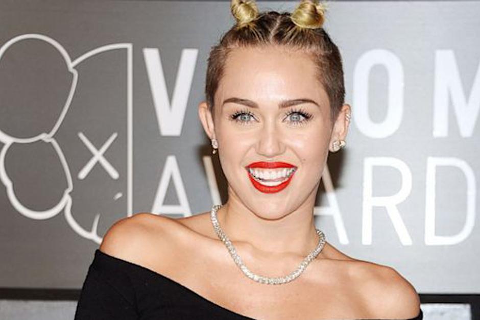 La cantante lo ha hecho p&uacute;blico con unas divertidas im&aacute;genes en su cuenta de Instagram donde aparece disfrazada de alien.