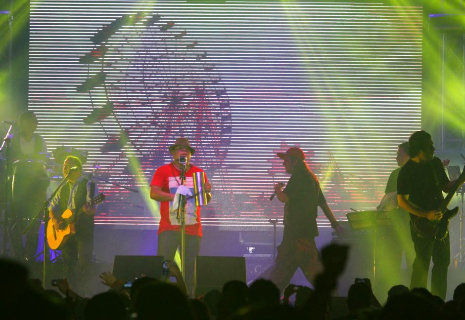 Los Miseria Cumbia Band se adue&ntilde;aron del escenario y deleitaron al p&uacute;blico en el Expocenter de Tikal Futura. (Foto: Luis Barrios/Soy502)