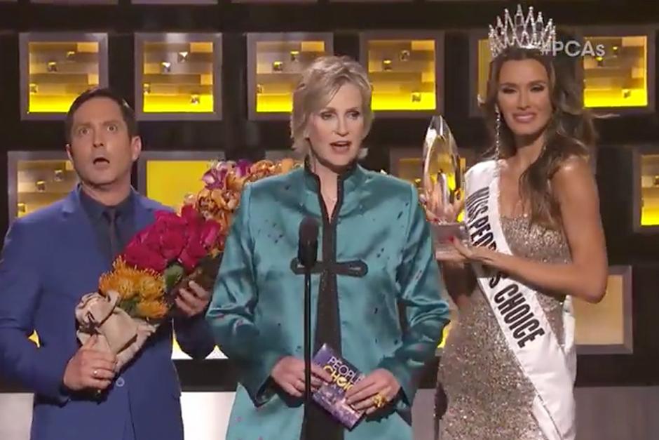 La actriz y comediante&nbsp;Jane Lynch se burla del error en Miss Universo.