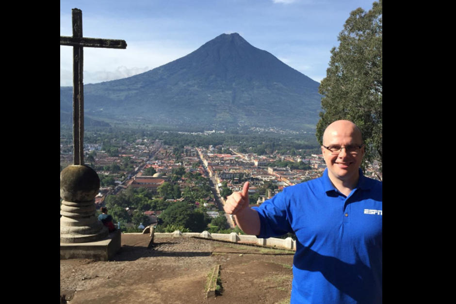 El espa&ntilde;ol Mister Chip publica una foto en el Cerro de la Cruz de La Antigua Guatemala. (Foto: Instagram)