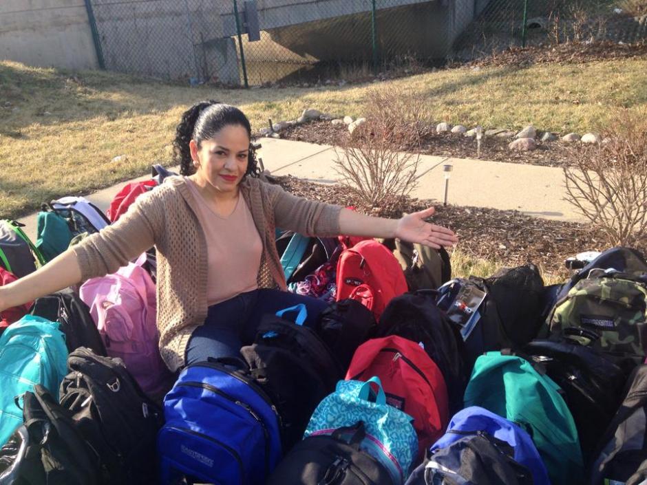 La guatemalteca Rosie Chac&oacute;n entrega alimentos y art&iacute;culos de primera necesidad a los desamparados que viven en las cercan&iacute;as de puentes en la ciudad de Chicago. (Foto: Rosie Chac&oacute;n/FB)&nbsp;