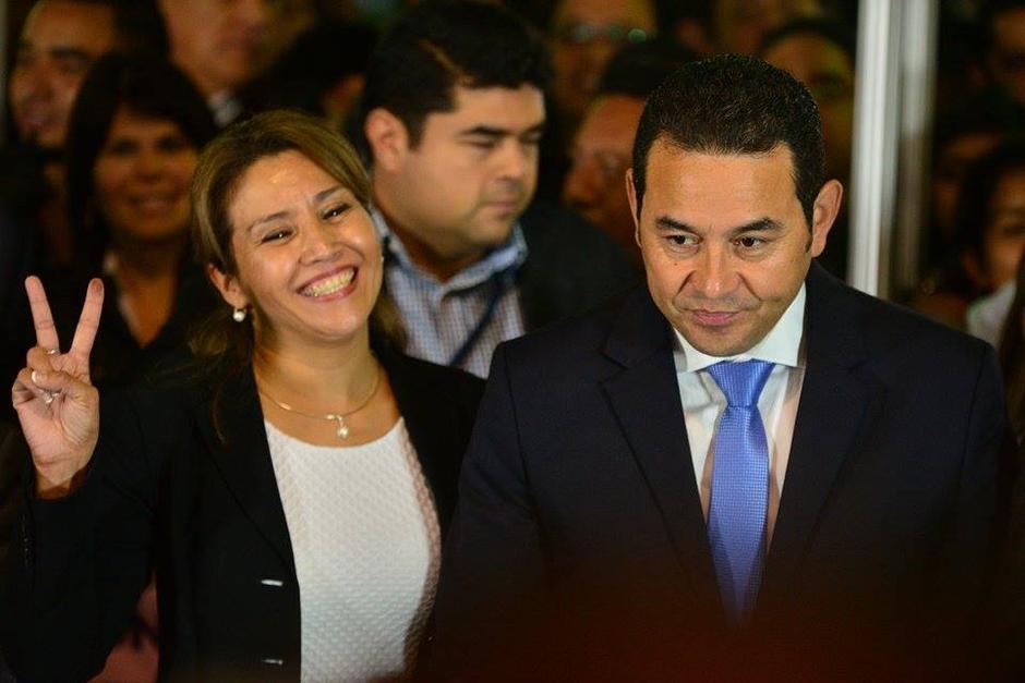 Sonriente llegó Patricia Marroquín al Parque de la Industria tras conocer los resultados de las votaciones. Comenzó su salida del anonimato. (Foto: Wilder López/Soy502)