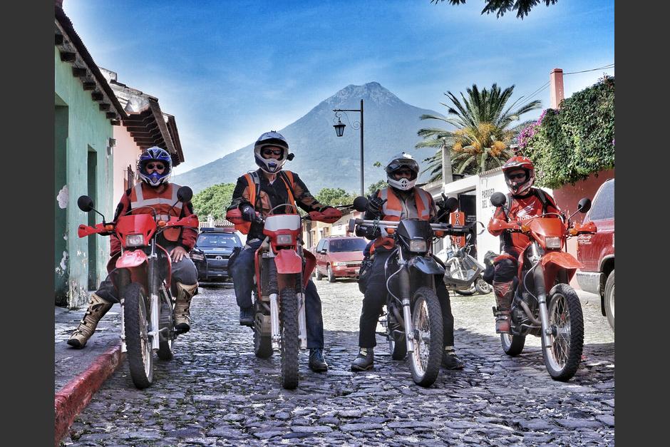 Un grupo de motociclistas extranjeros recorre Guatemala en motocicleta. (Foto:Motorcycle Adventure Tours in Guatemala)