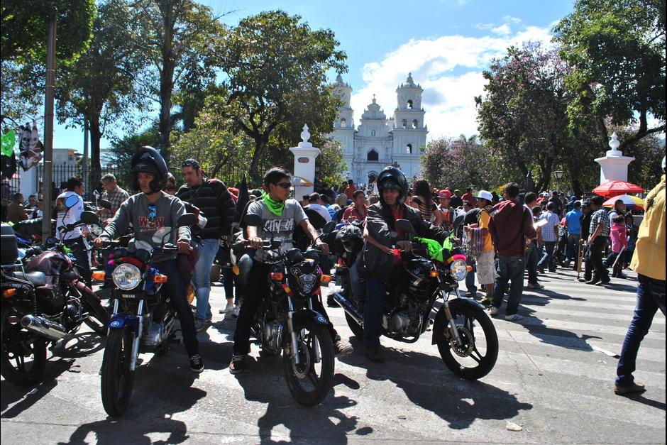 El reglamento de tr&aacute;nsito para los motociclistas busca que ellos tomen conciencia sobre el peligro que representa para ellos conducirse sin contar con las medidas de seguridad. (Foto: Soy502)