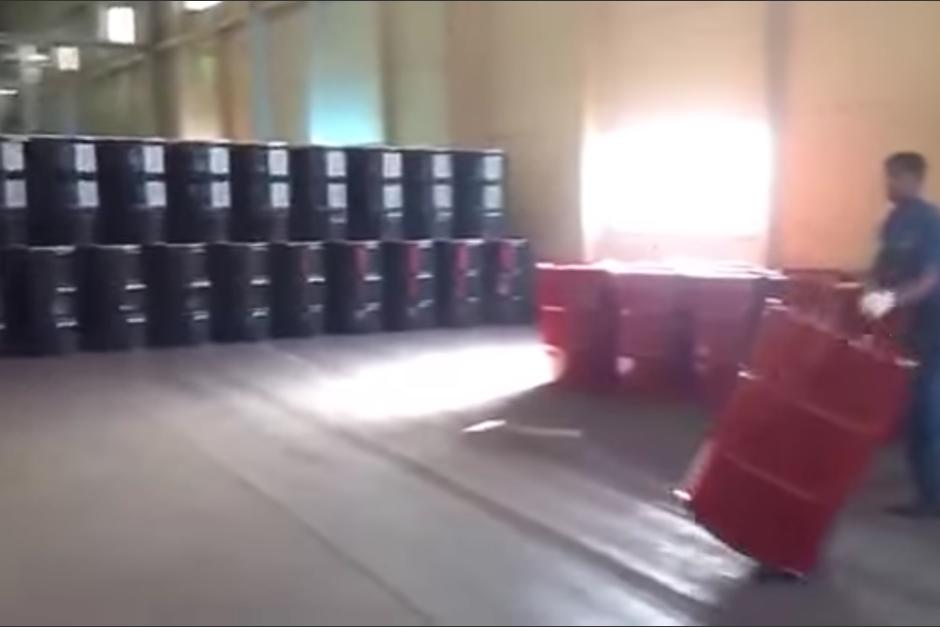 Conoce el mejor método para mover pesados barriles sin esfuerzo