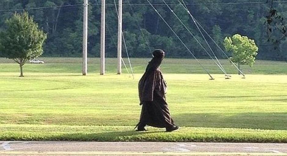 Nadie sabe hasta ahora, por qu&eacute; esta mujer camina por las carreteras de Estados Unidos. (Foto: Facebook)&nbsp;