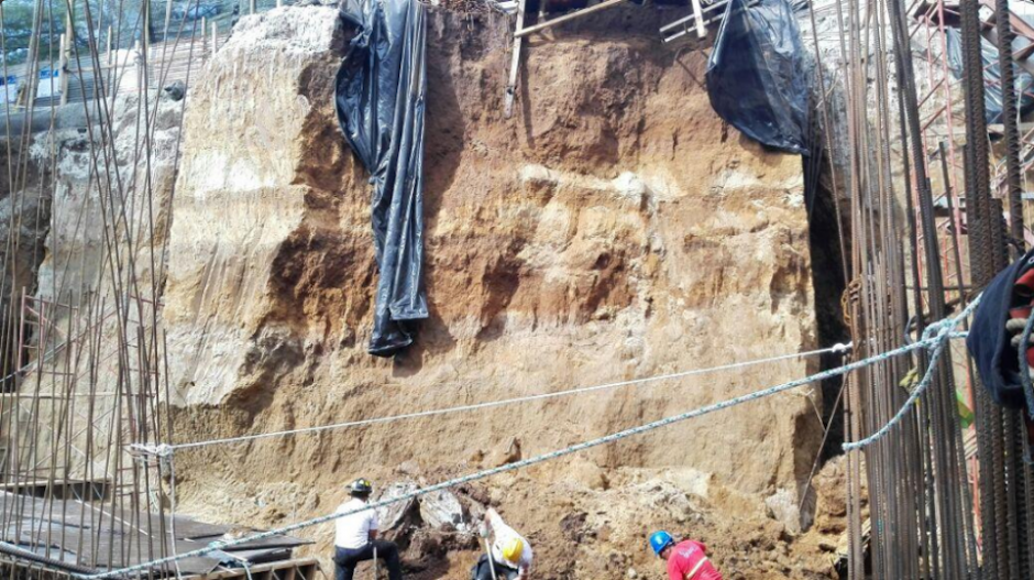 El accidente ocurri&oacute; en una construcci&oacute;n de la zona 15, Vista Hermosa. (Foto: Twitter, Bomberos Voluntarios)