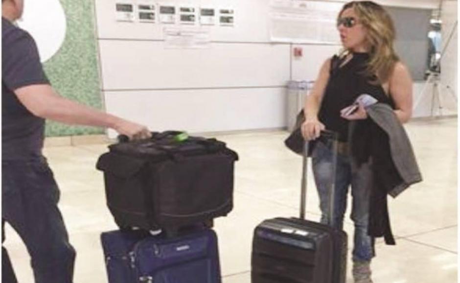 La actriz mexicana Kate del Castillo llega al Aeropuerto Internacional de Guadalajara procedente de Los &Aacute;ngeles, California, el 25 de septiembre de 2015. (Foto: www.eluniversal.com.mx)
