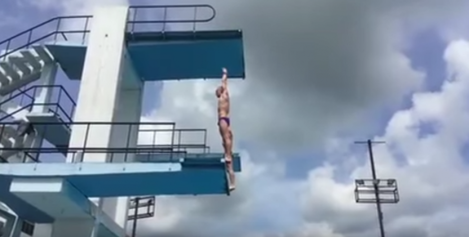Un atleta ruso estuvo en peligro durante una práctica en La Habana, Cuba. (Foto: Captura de YouTube)