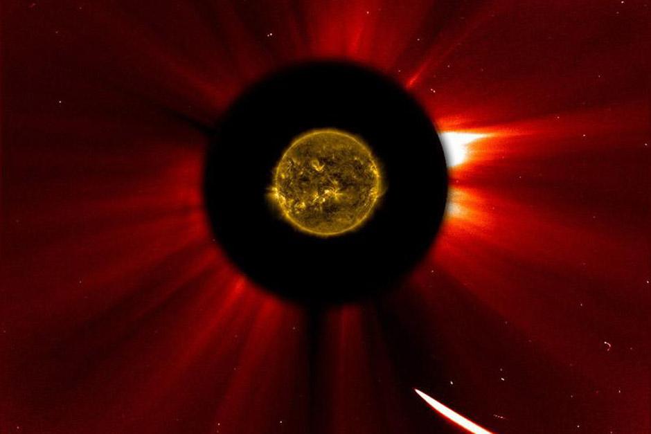 Cient&iacute;ficos de la NASA aseguran que el n&uacute;cleo del cometa ISON sobrevivi&oacute; su paso cerca del Sol y analizan su comportamiento. (Foto: EFE/NASA).