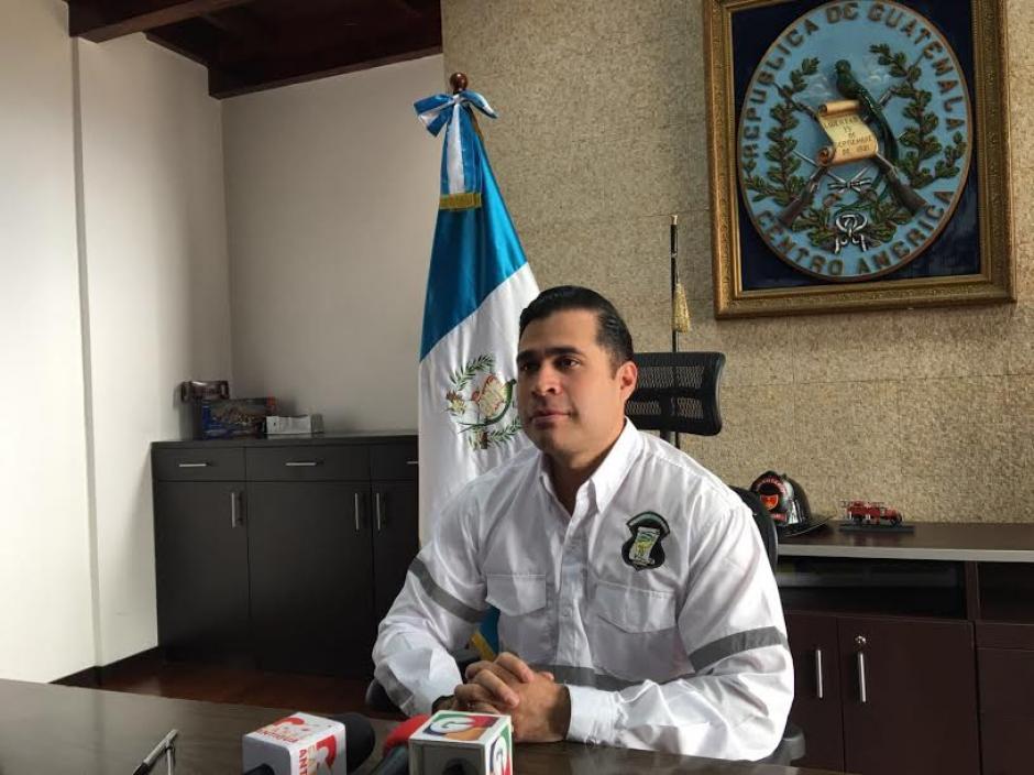 Alcalde de Mixco, Neto Bran, brinda detalles respecto al hallazgo frente a la Comuna de la localidad. (Foto: Municipalidad de Mixco)