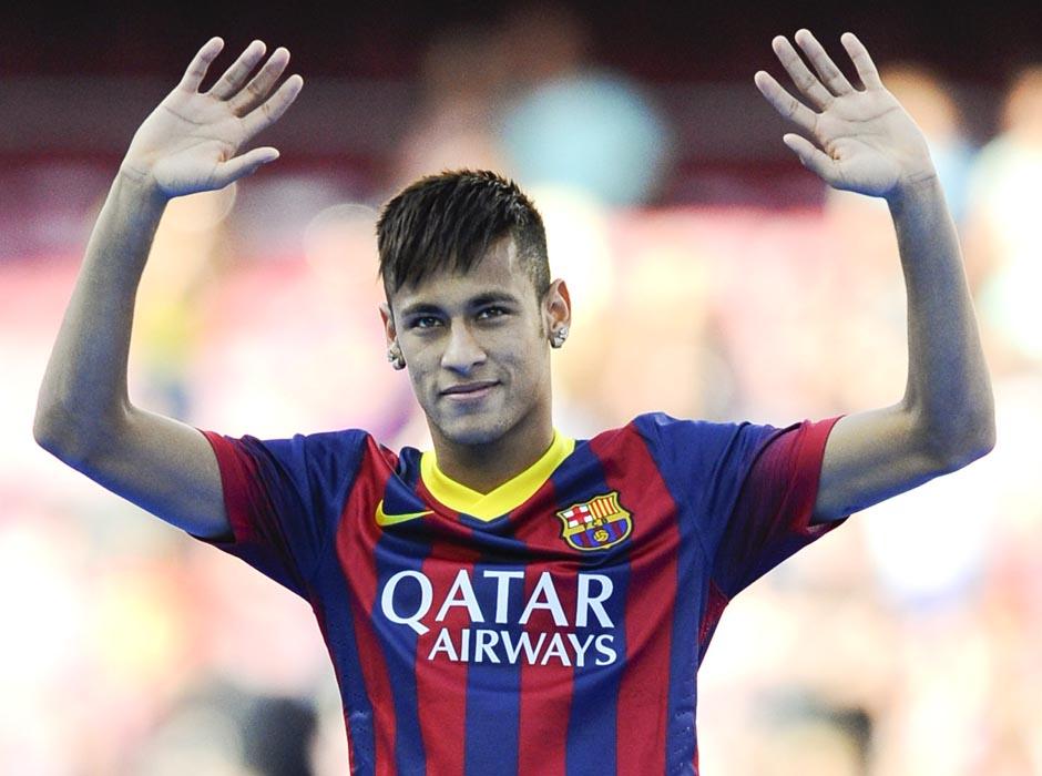 La empresa del padre de Neymar recibi&oacute; 40 millones de d&oacute;lares por el traspaso del jugador brasile&ntilde;o al Barcelona, 10 de estos fueron cobrados en 2011. (Foto: David Ramos/AFP)