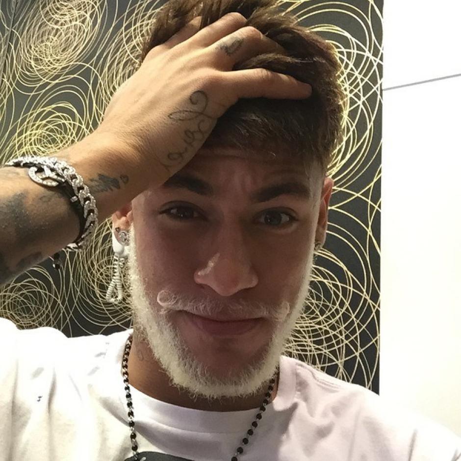 Neymar Junior sorprendi&oacute; con su barba te&ntilde;ida de rubio con la que ha salido en varias fotograf&iacute;as en se&ntilde;al de que disfruta sus vacaciones. (Foto: Instagram Neymar Junior)