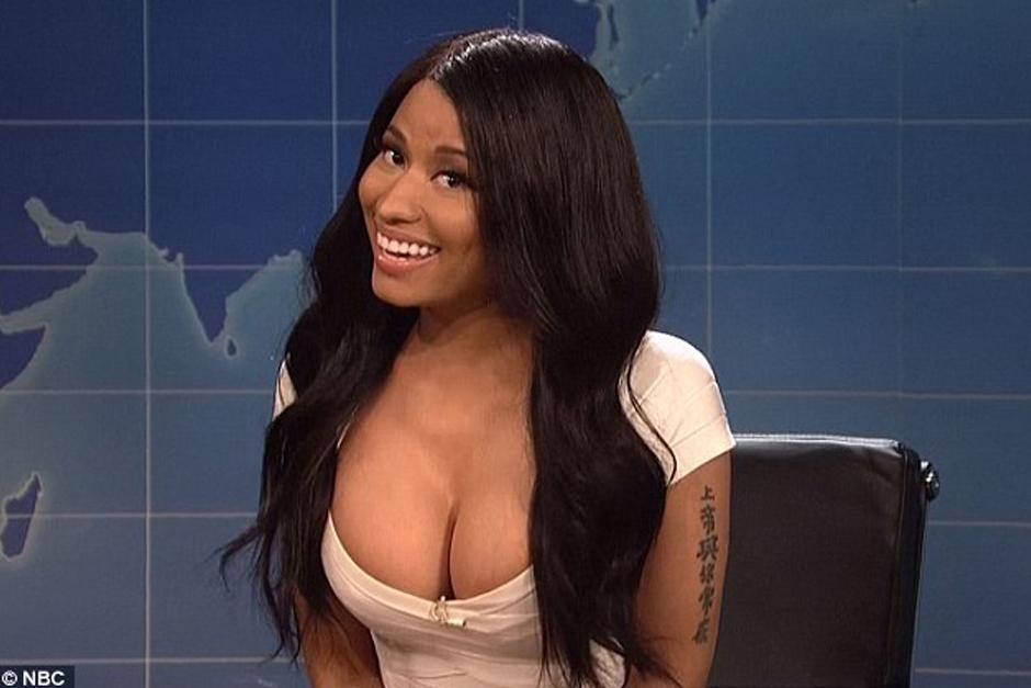 La artista Nicki Minaj se burla en un programa de televisión de fotografías de Kim Kardashian.&nbsp;