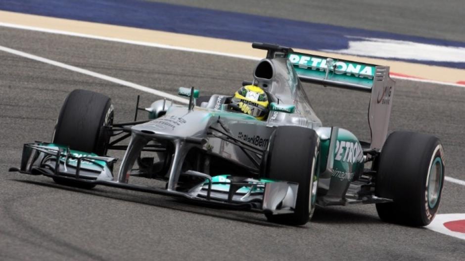 Nico Rosberg sufri&oacute; una pinchadura en uno de sus neum&aacute;ticos a 350 kil&oacute;metros por hora, por lo que su equipo abandon&oacute; las ruedas de Pirelli, para el 2014. (AFP)&nbsp;
